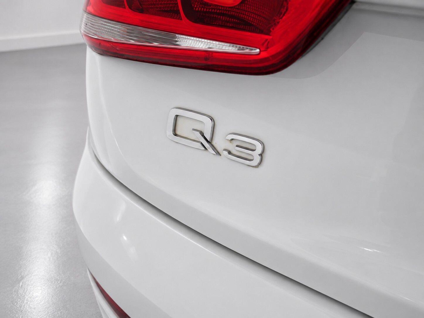 Audi Q3 view 19