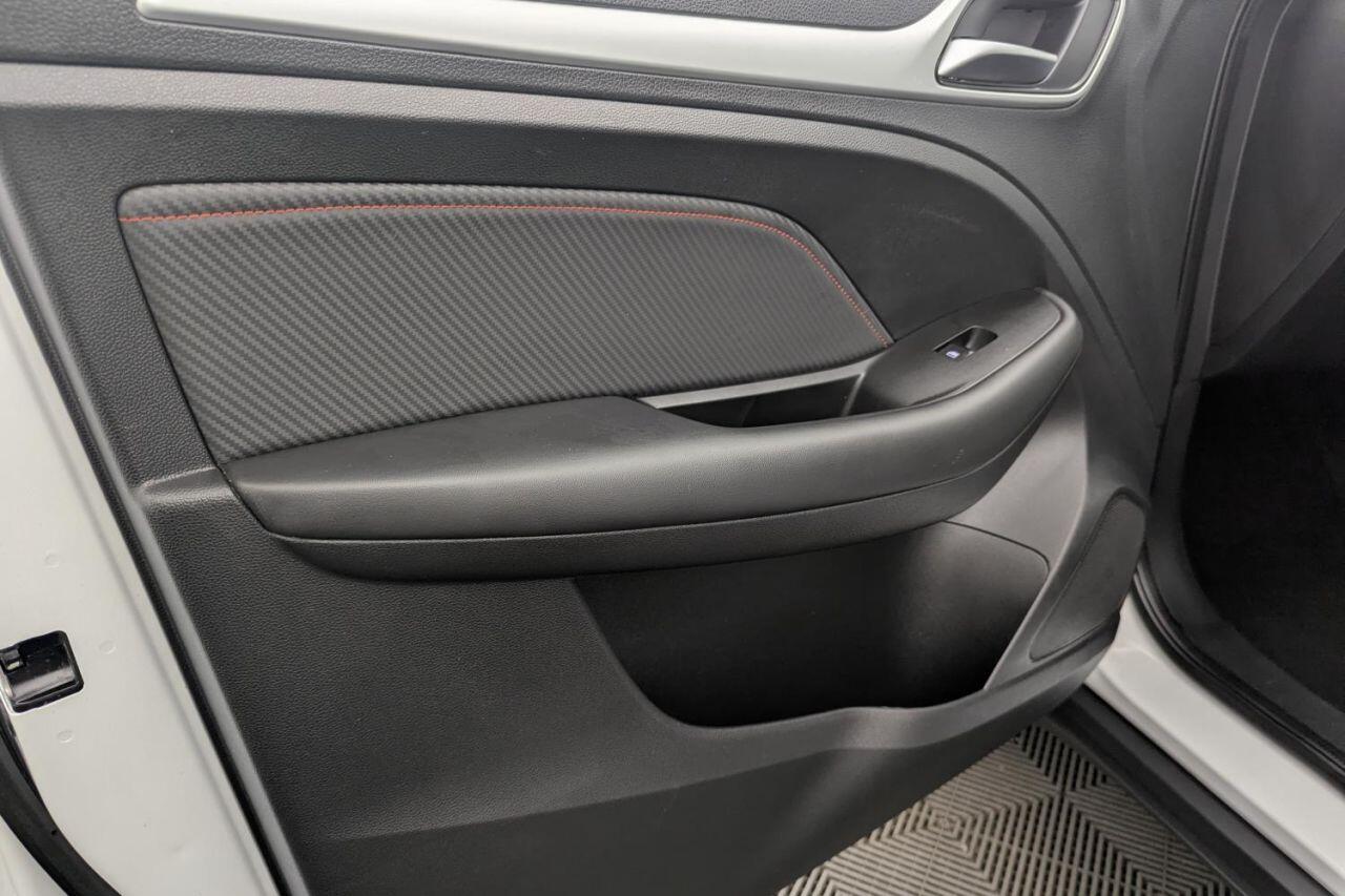 MG ZS view 26