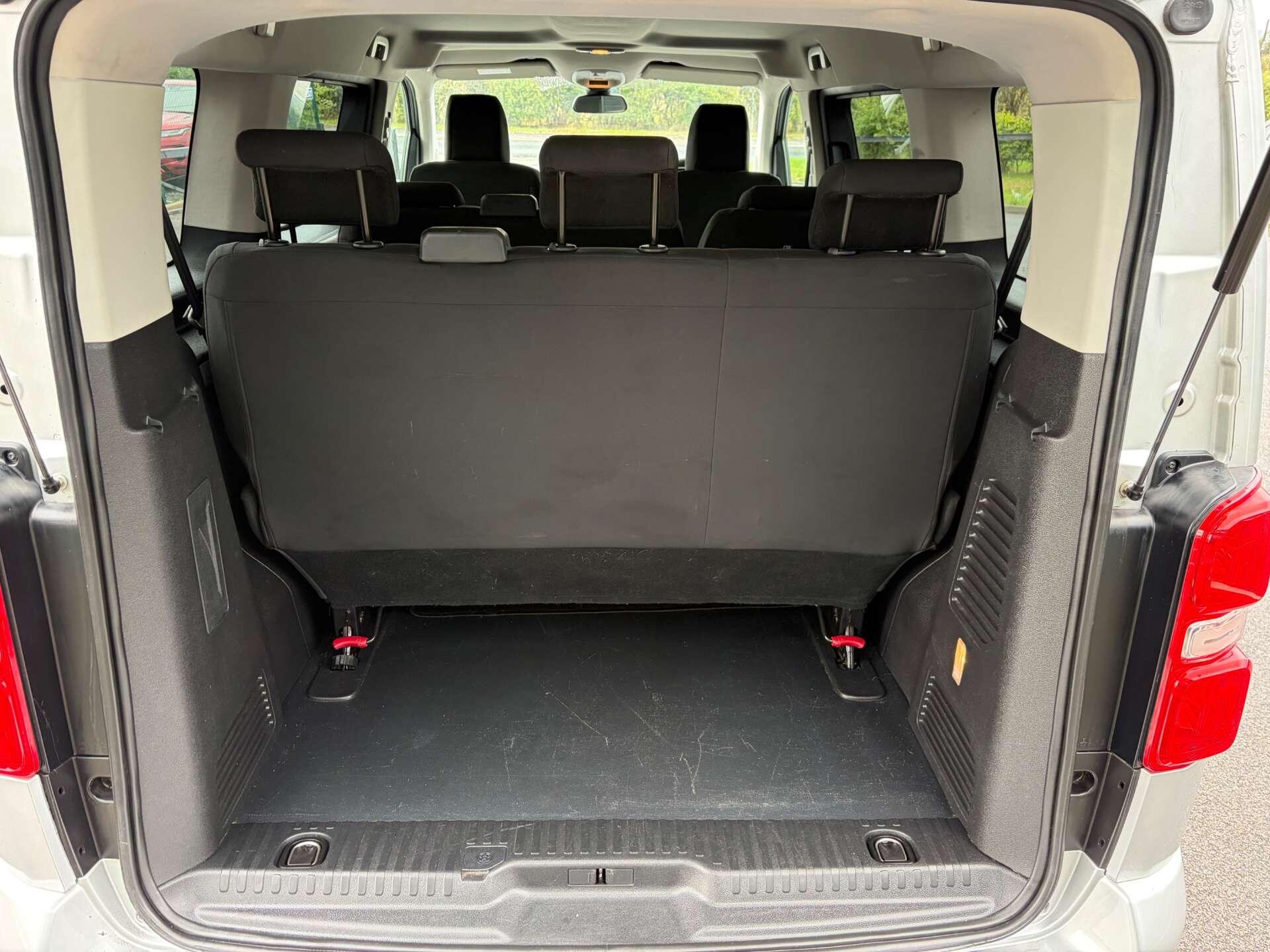Peugeot Traveller view 26