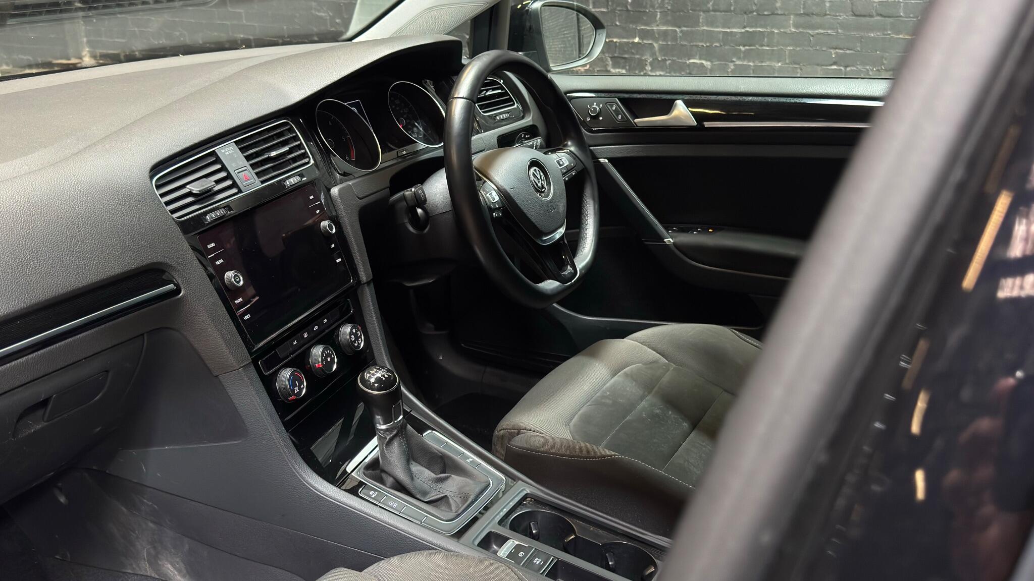 Volkswagen Golf view 35