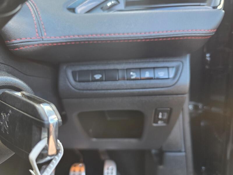 2016 Peugeot 208 image 17