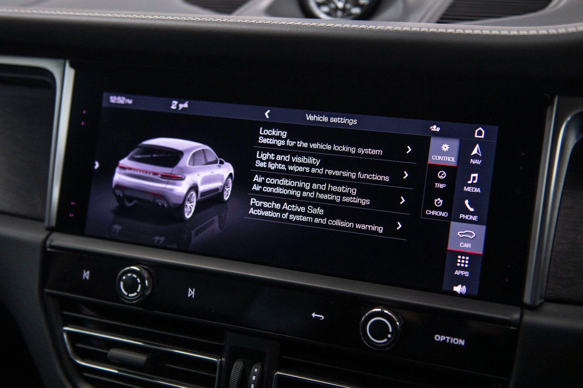 Porsche Macan view 22