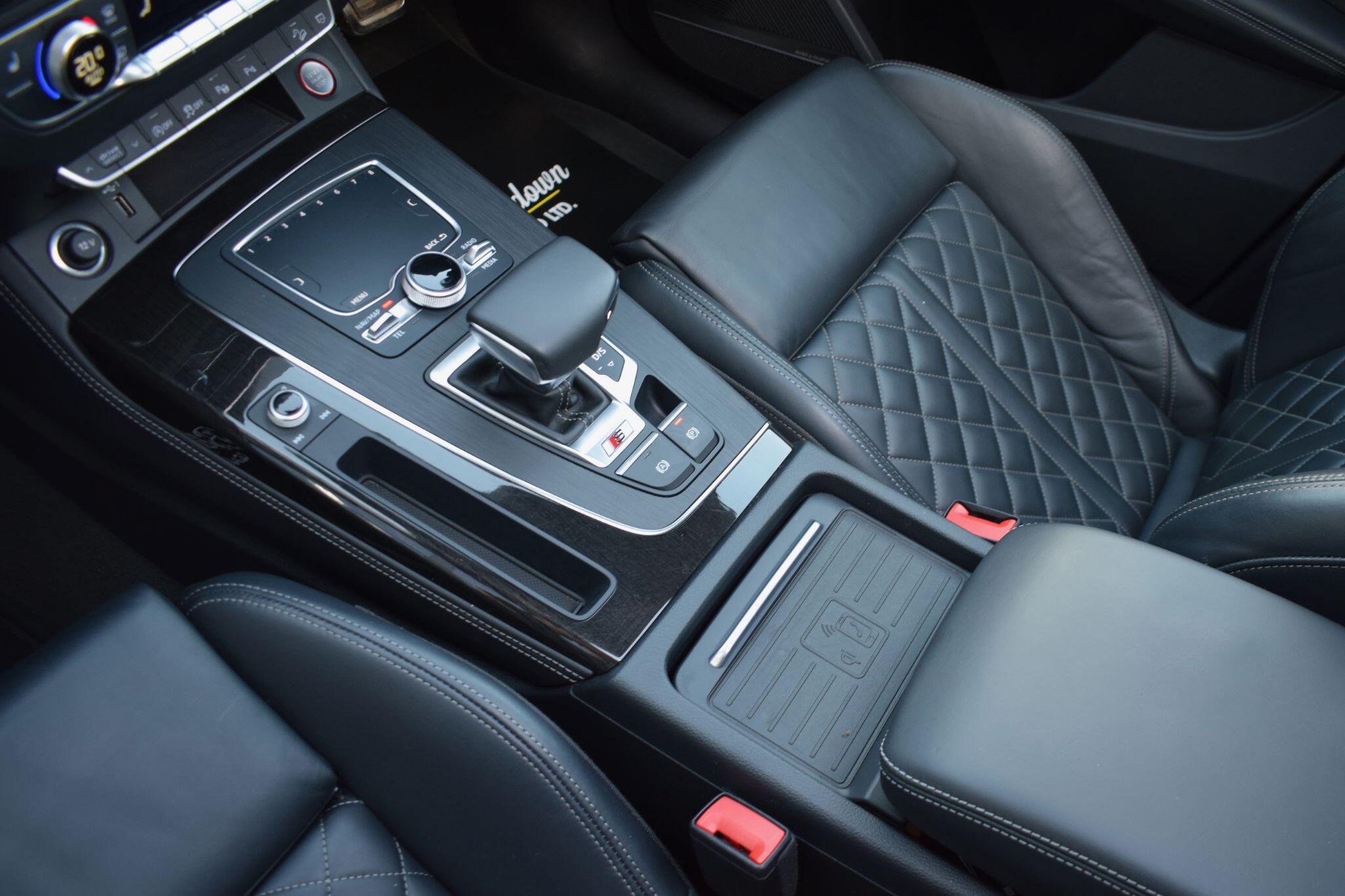Audi SQ5 view 11