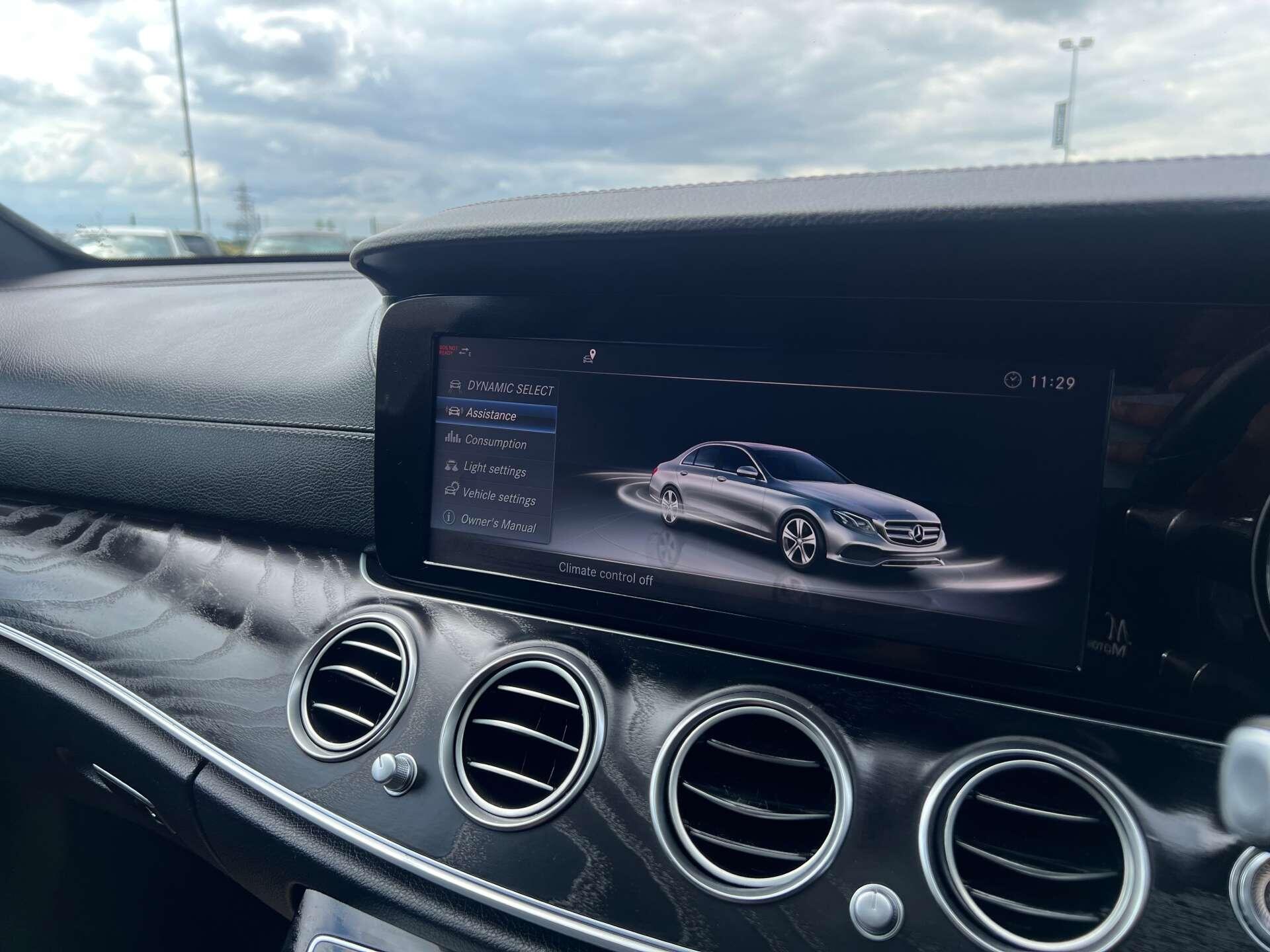 Mercedes-Benz E-Class view 32