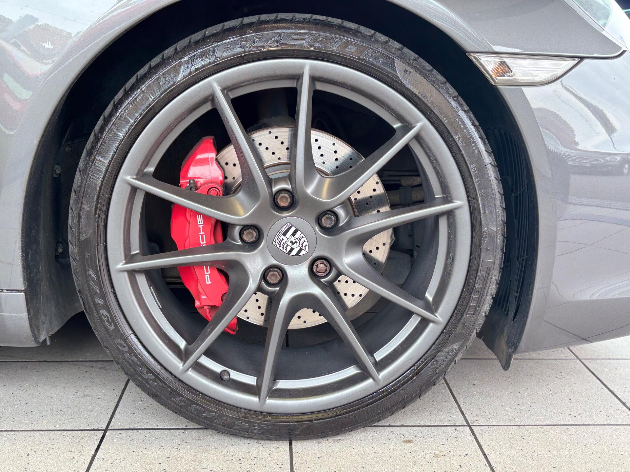 Porsche 911 view 31