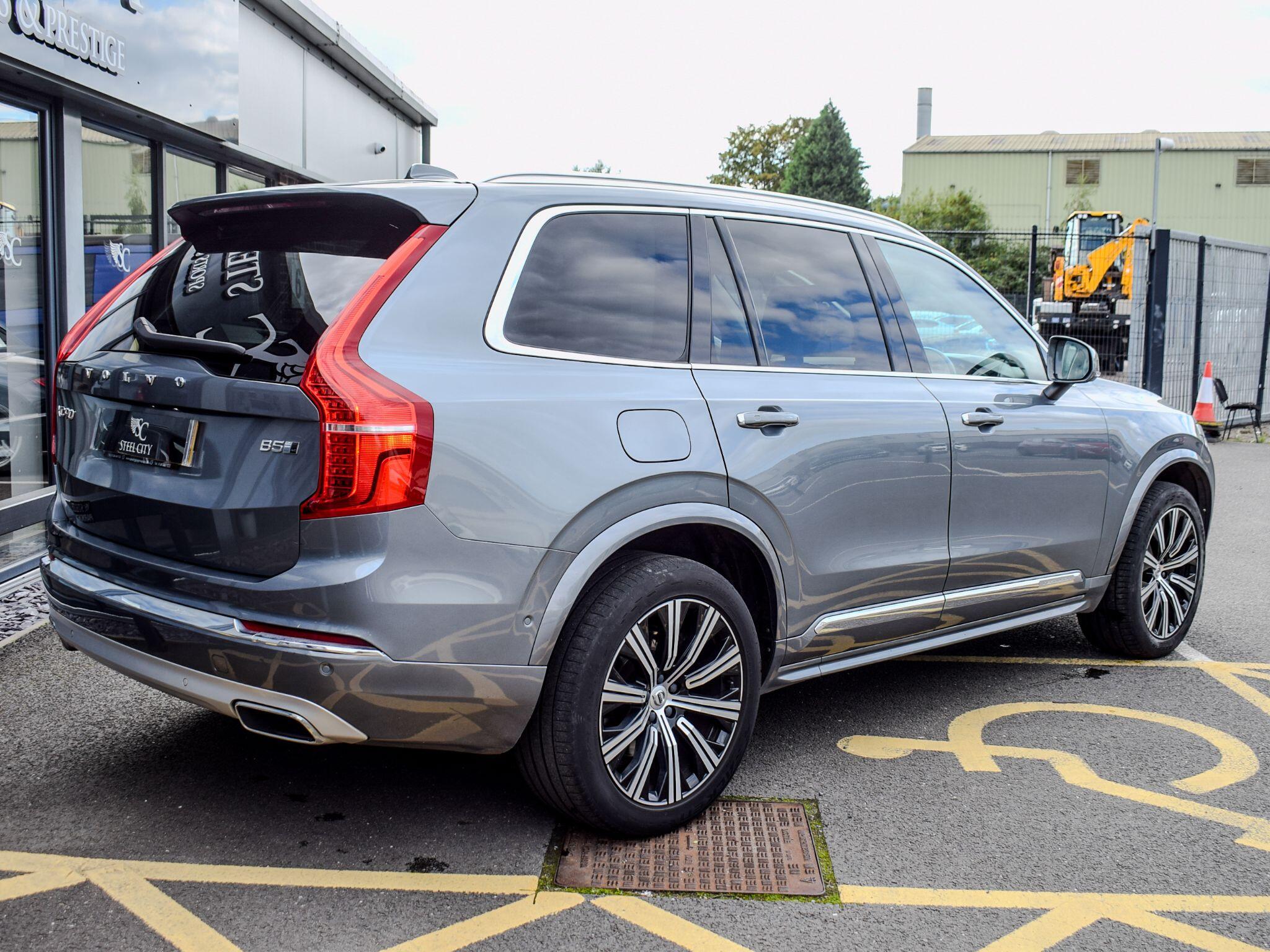 Volvo XC90 view 4