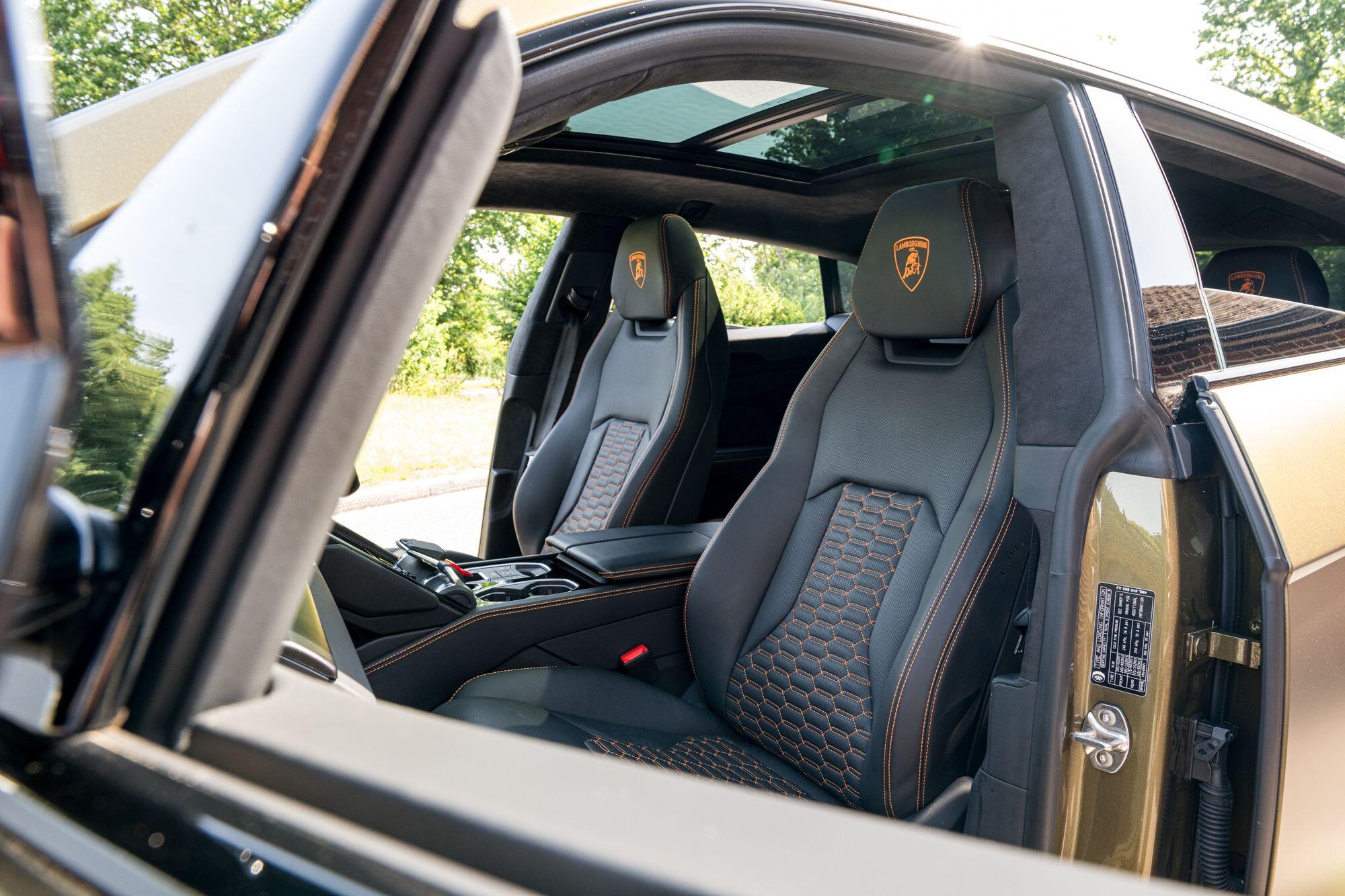 Lamborghini Urus view 36