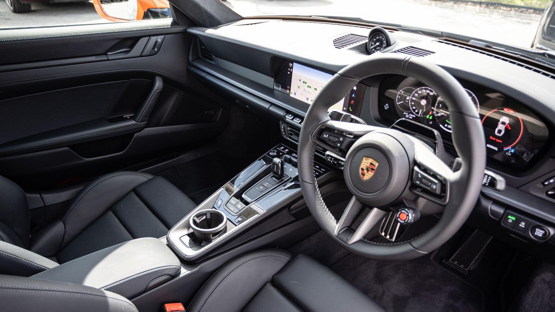 Porsche 911 view 11