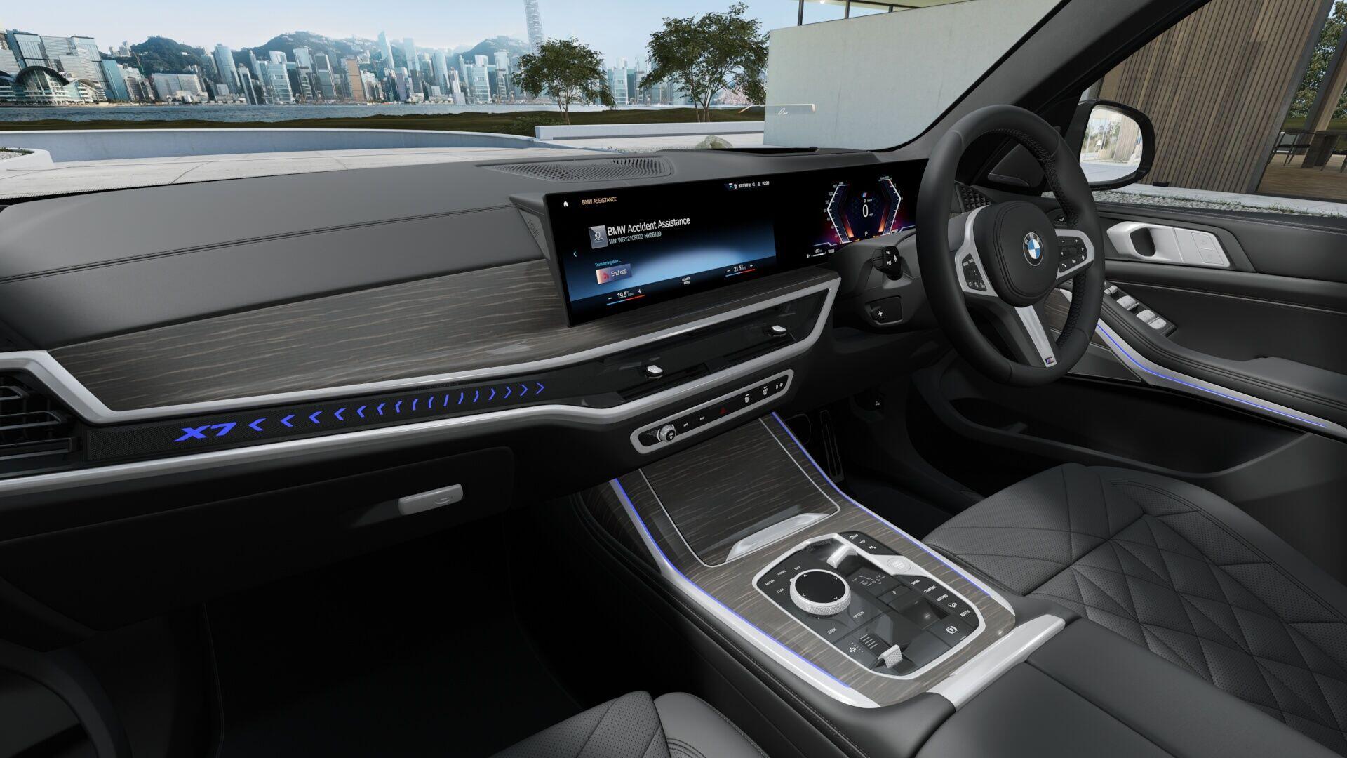 BMW X7 view 6