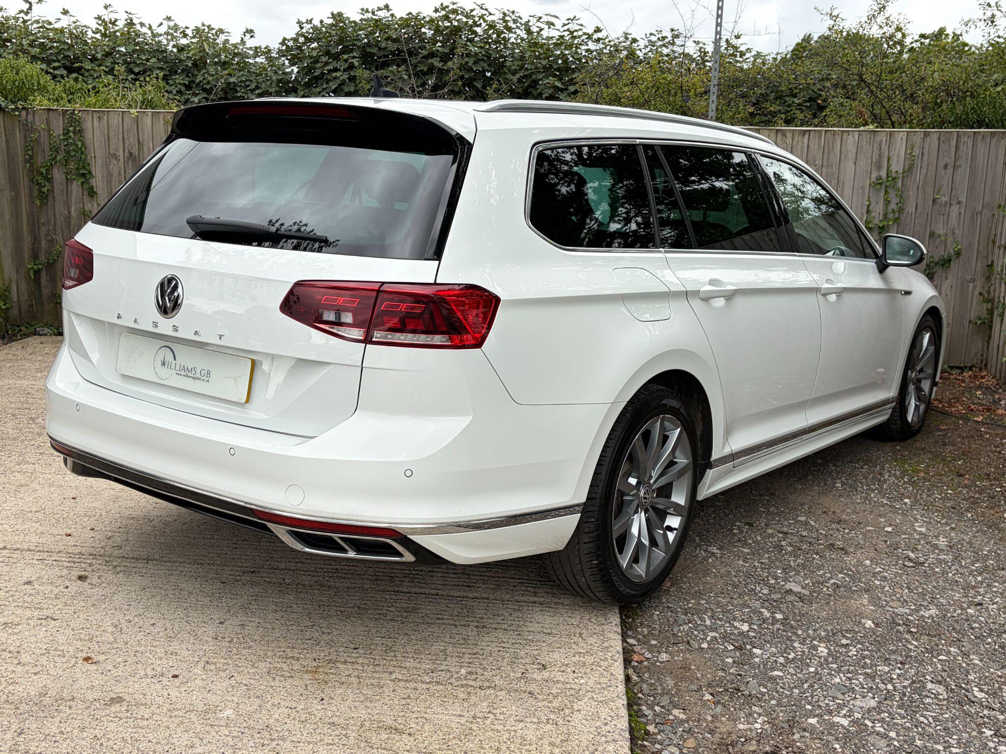 Volkswagen Passat view 9