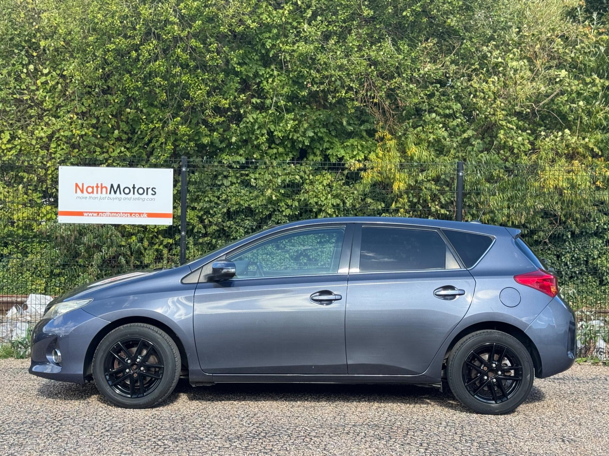 Toyota Auris view 16