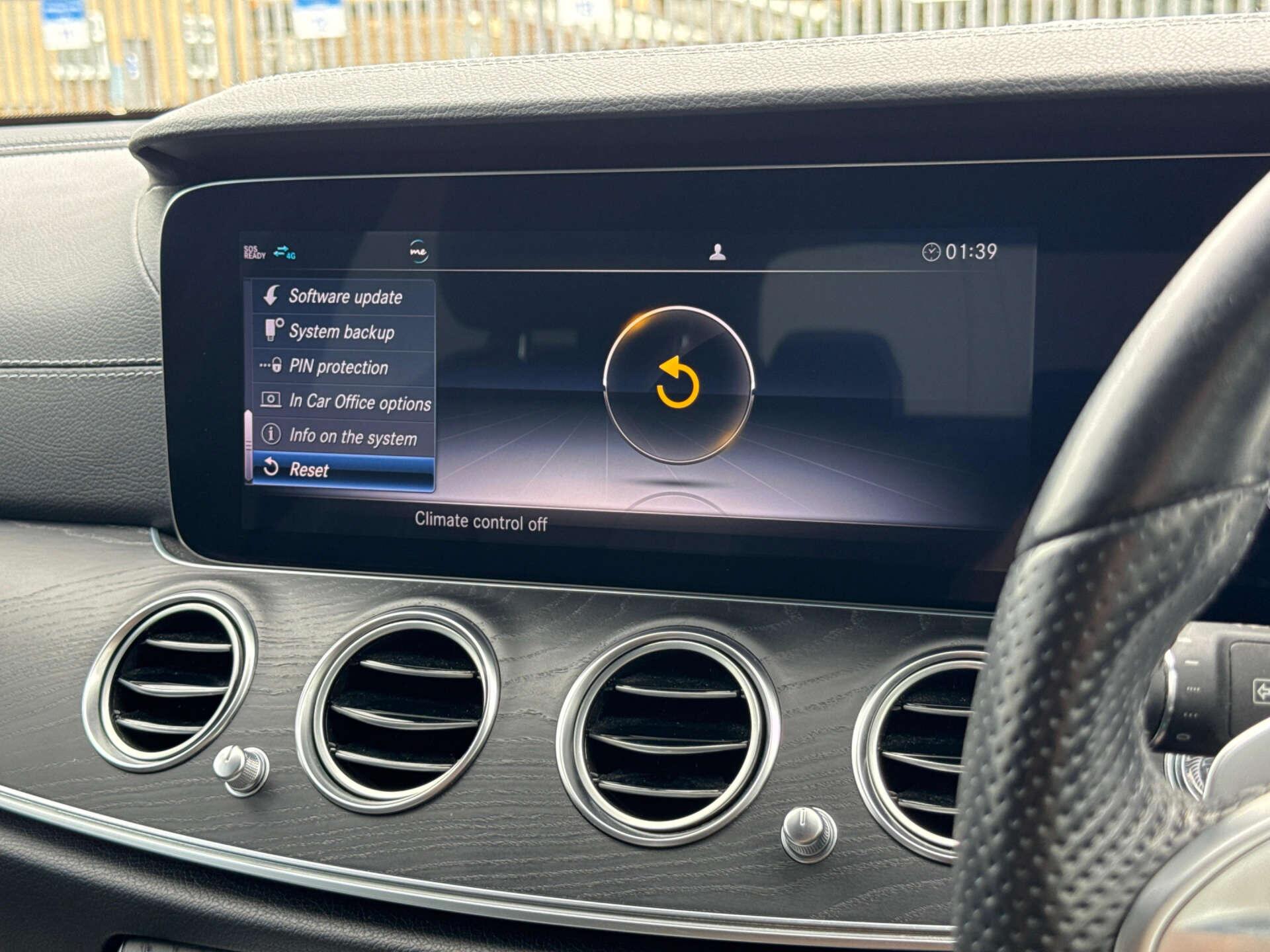 Mercedes-Benz E Class view 75