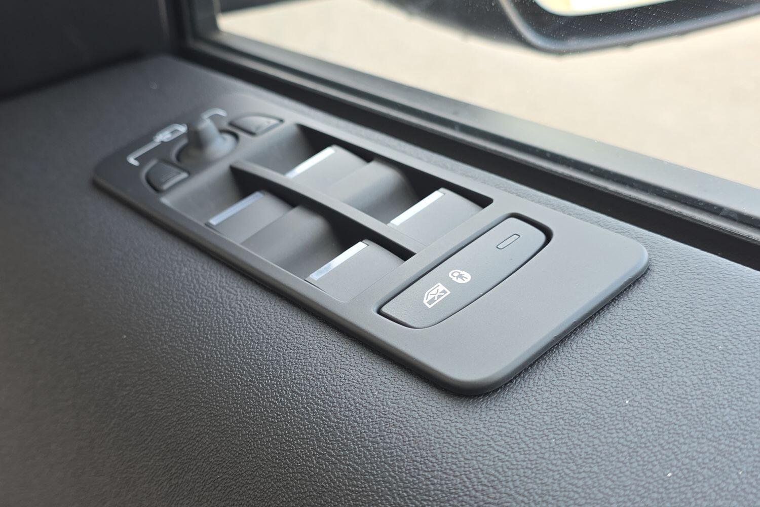 Land Rover Discovery Sport view 28