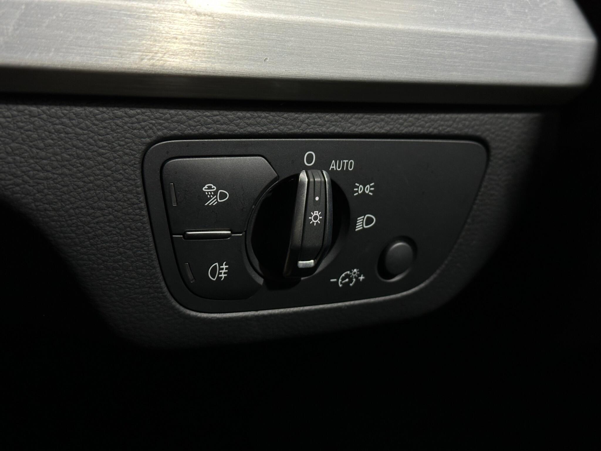 Audi Q5 view 18