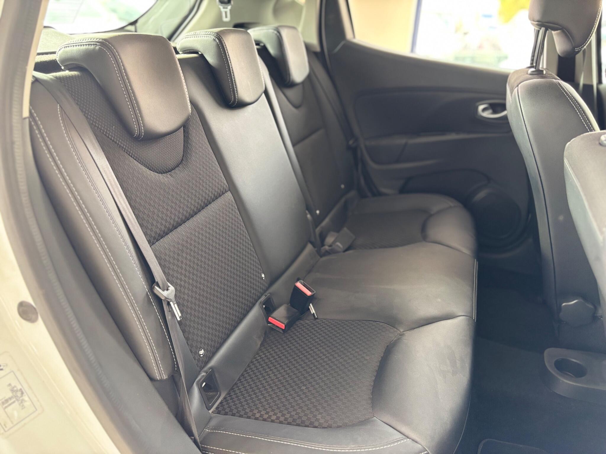 Renault Clio view 12
