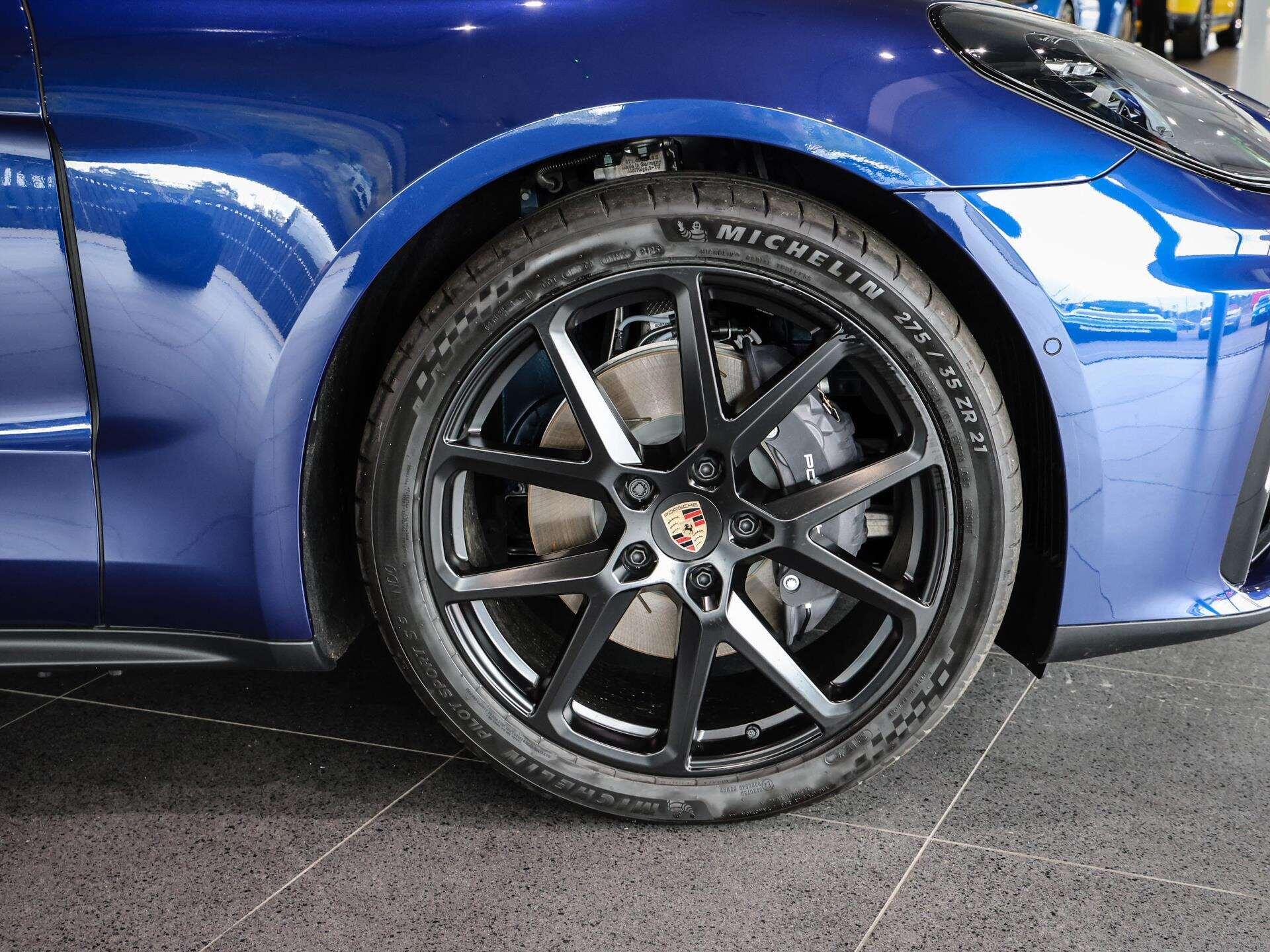 Porsche Panamera view 4