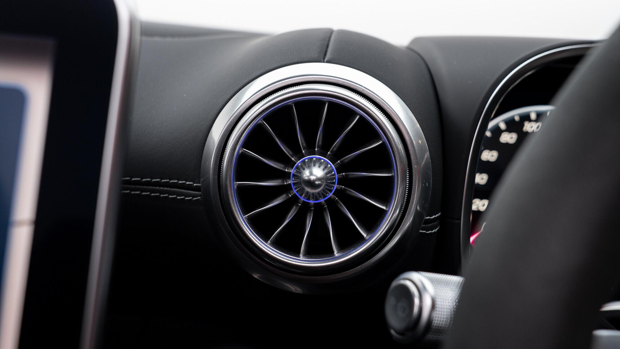 Mercedes-Benz SL view 57