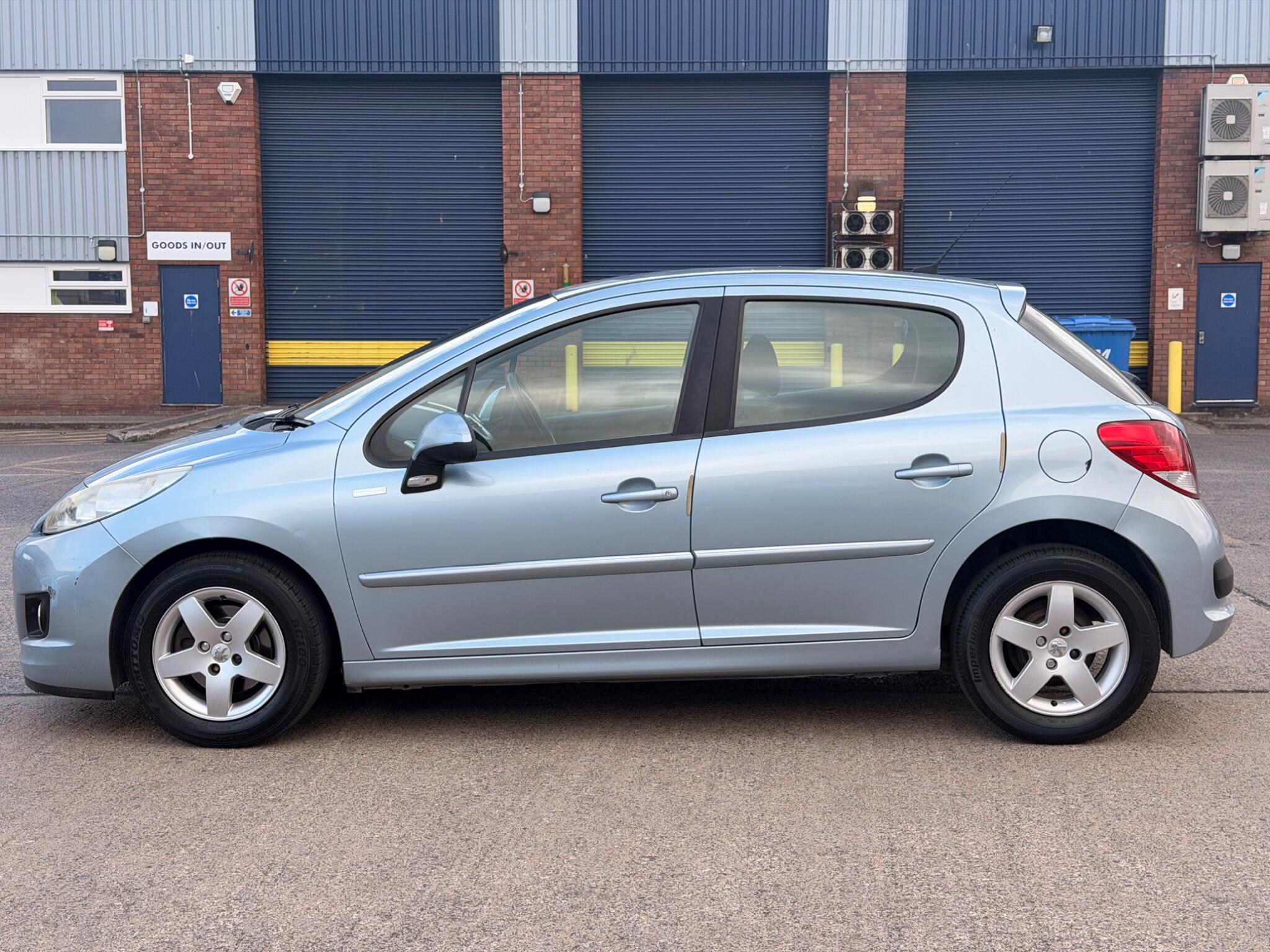 Peugeot 207 view 18
