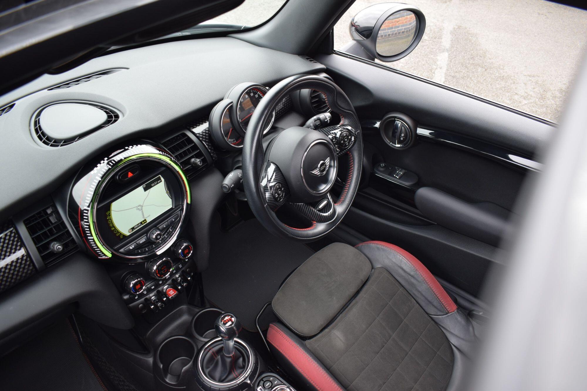 Mini Hatch view 27