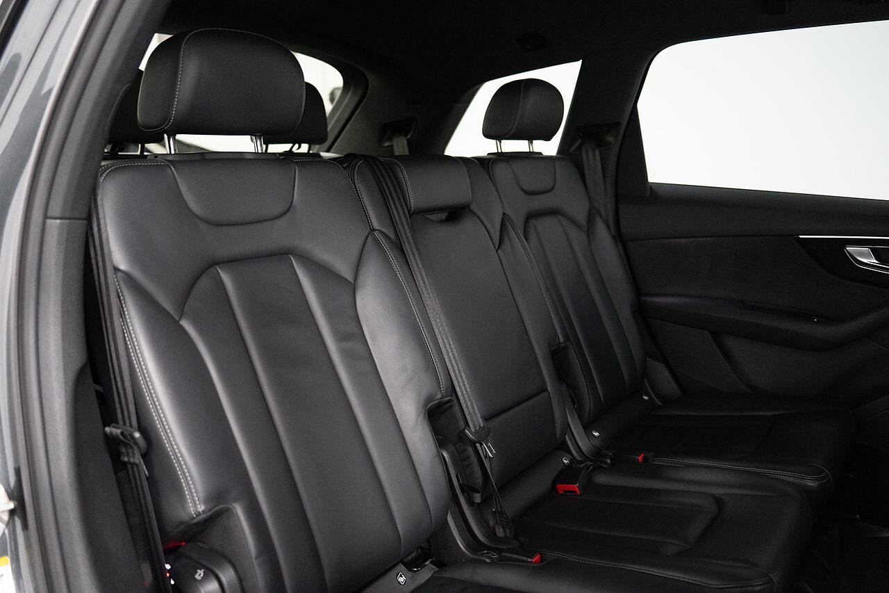 Audi Q7 view 22