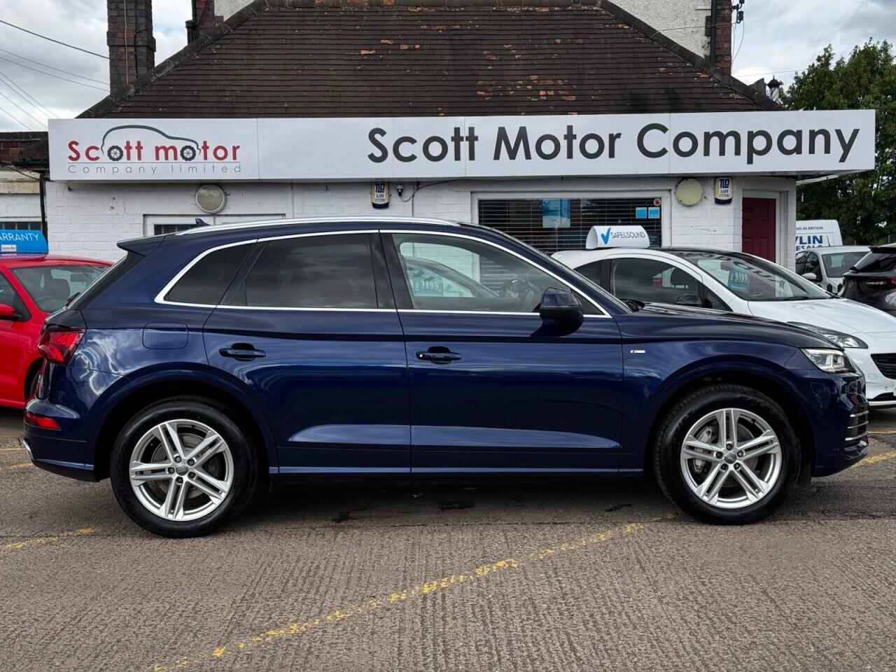 Audi Q5 view 11