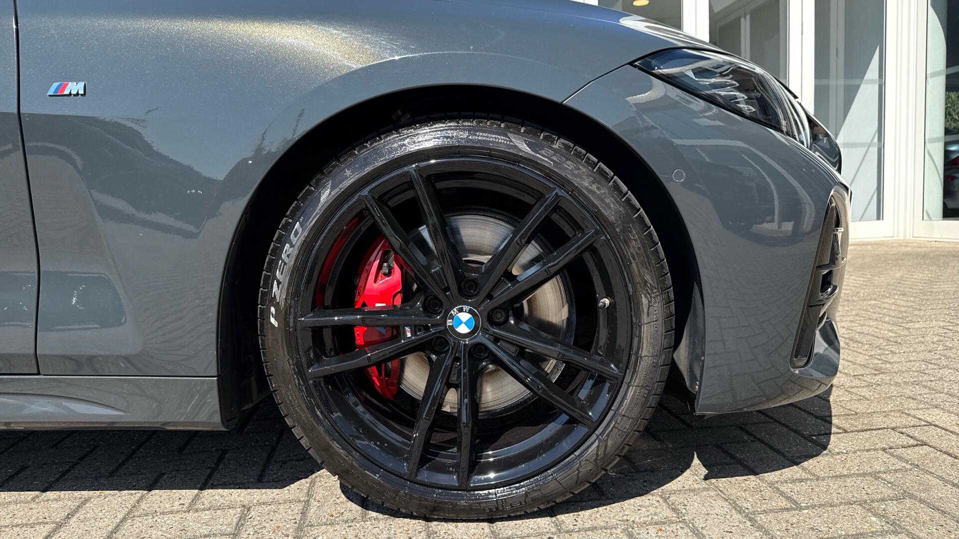 BMW 4 Series view 14