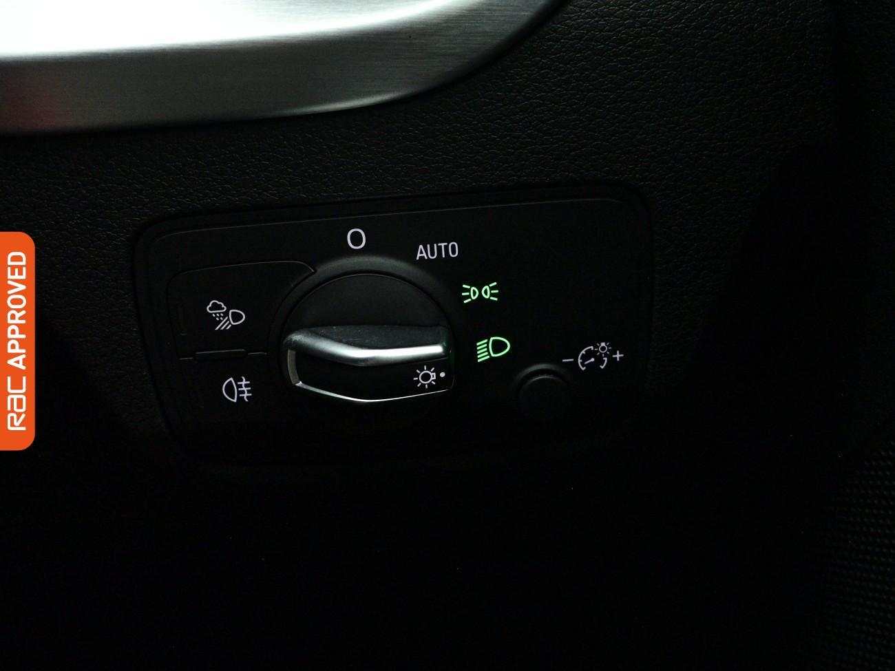 Audi Q2 view 18