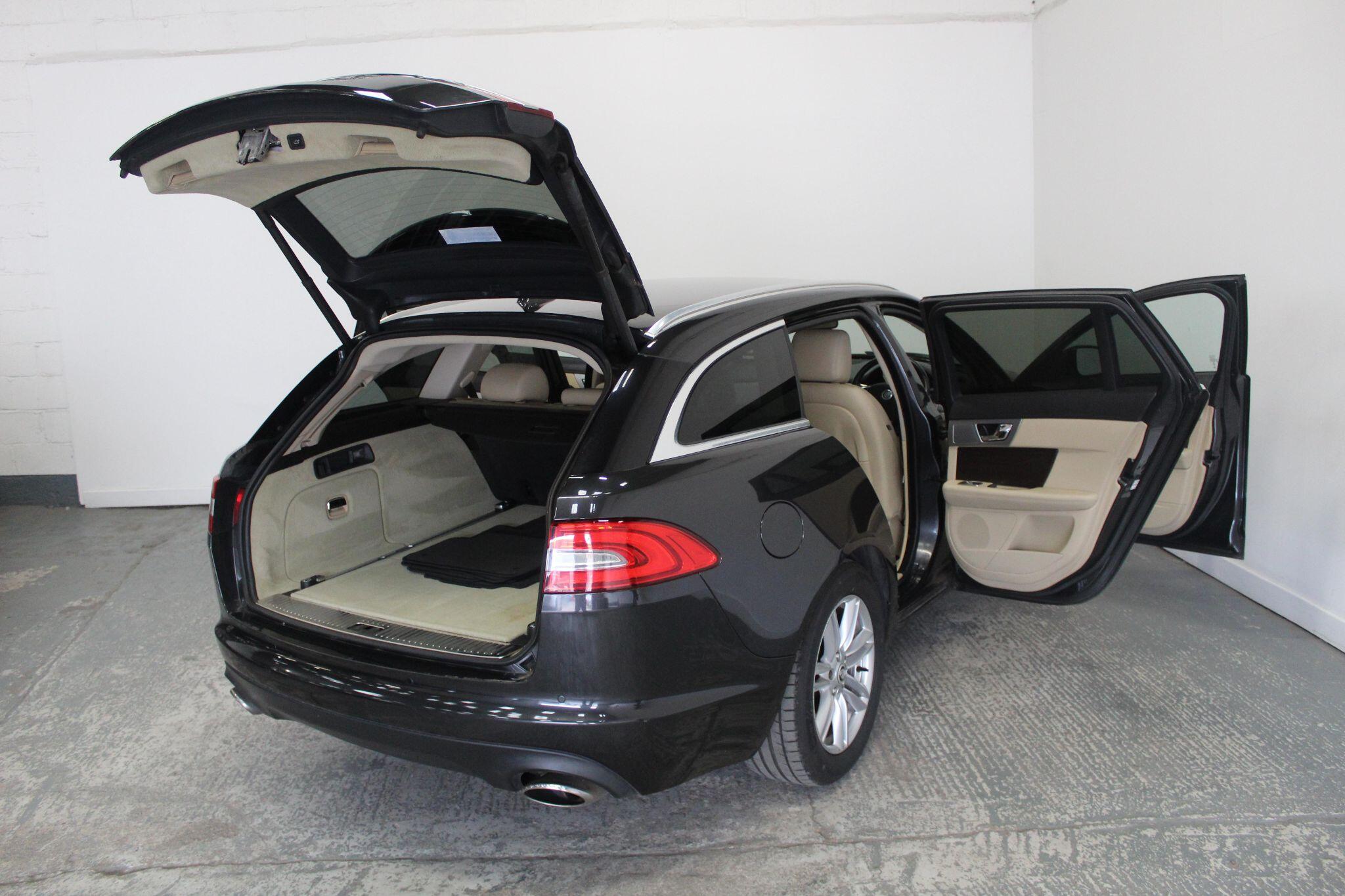 Jaguar XF view 22
