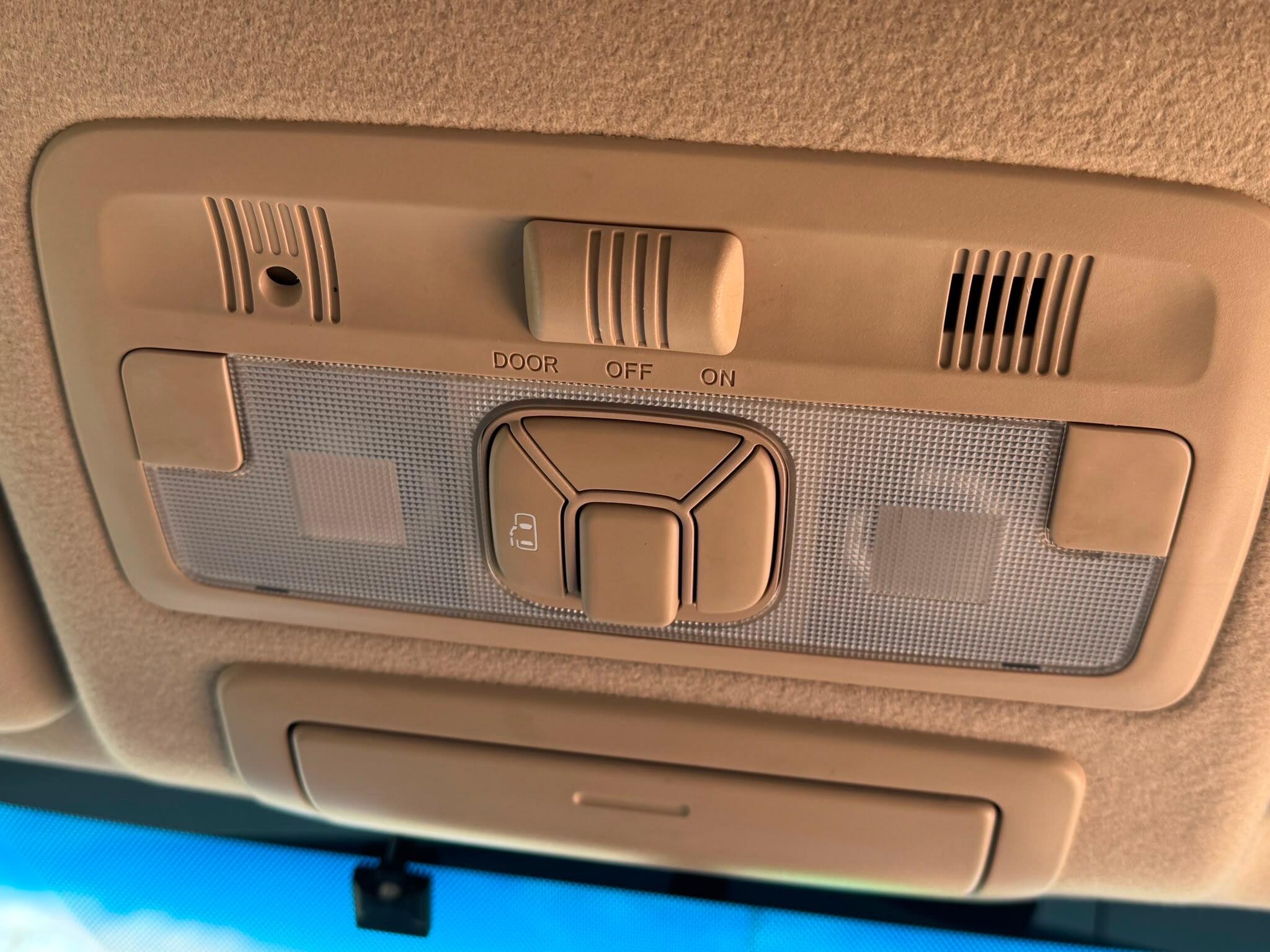Toyota Estima view 26