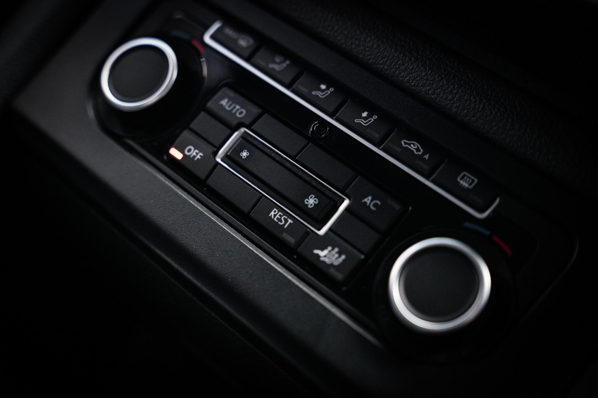 Volkswagen Amarok view 43
