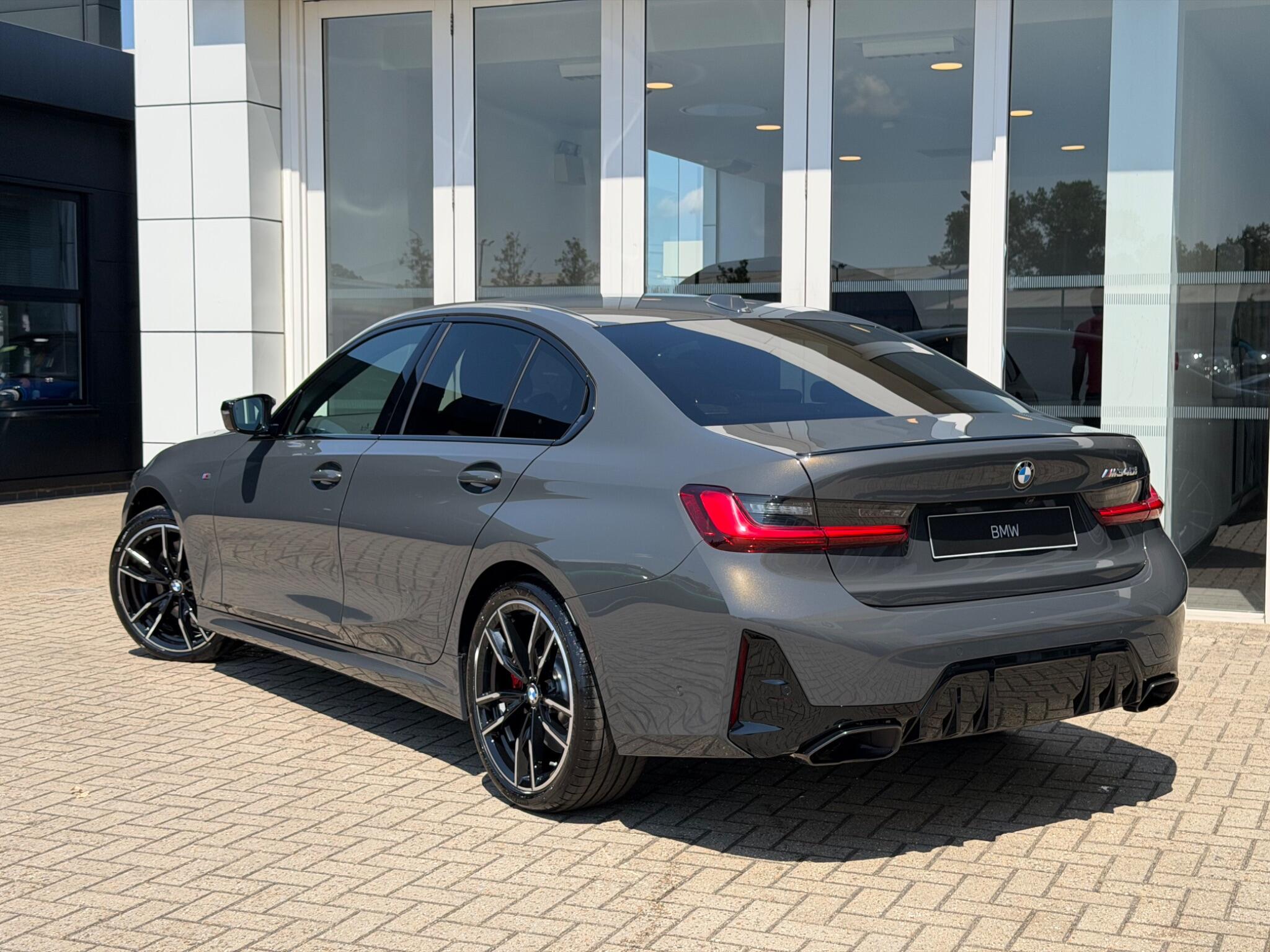BMW 3 Series view 3