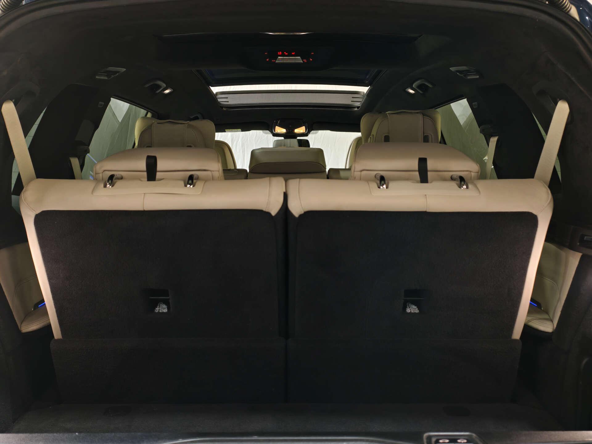 BMW X7 view 19