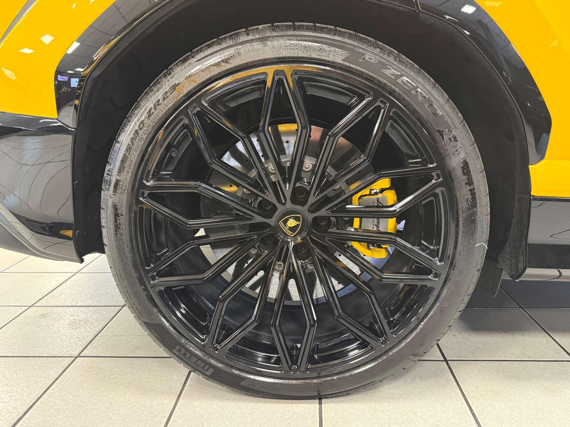 Lamborghini Urus view 26