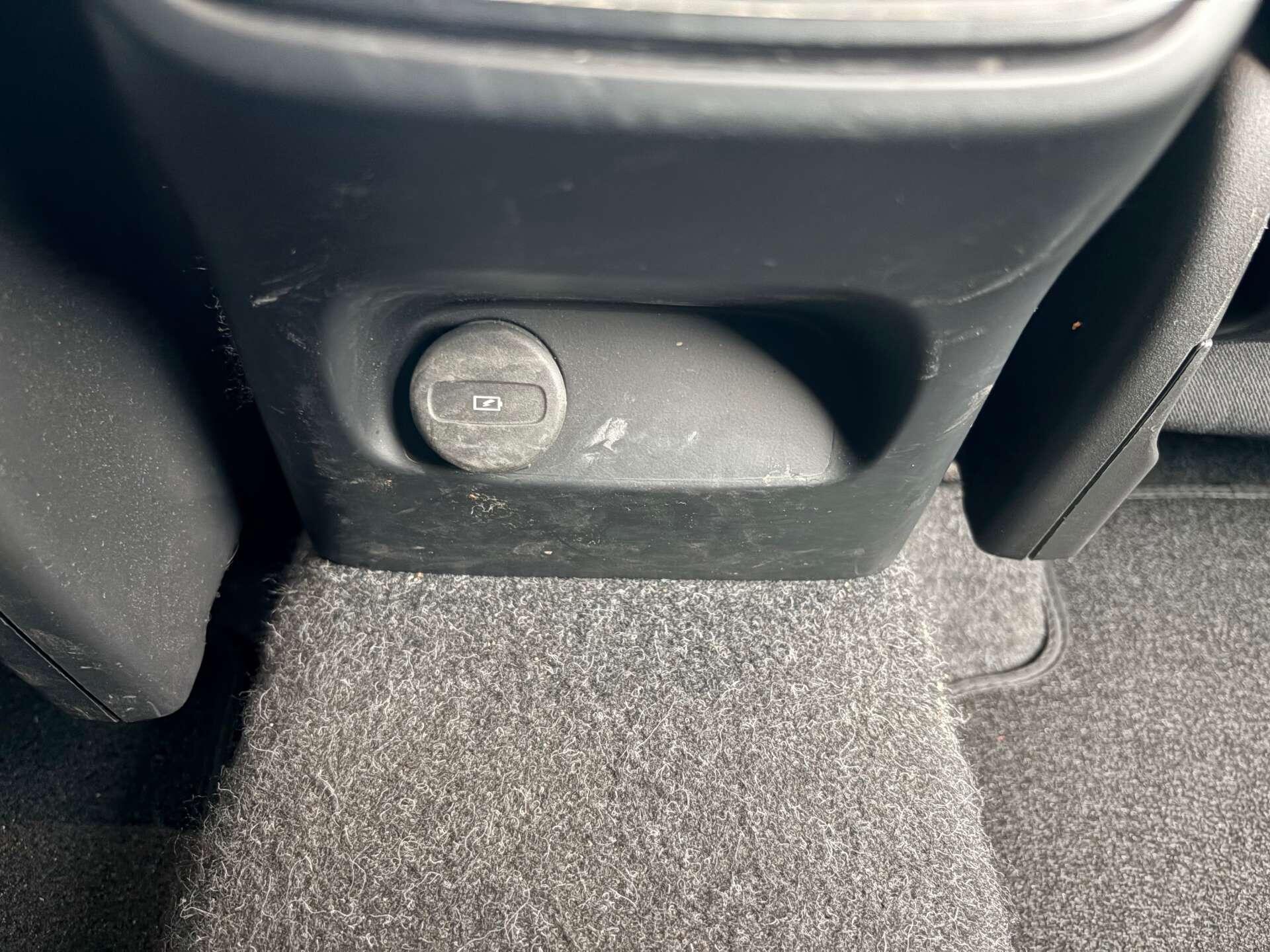 Volvo XC40 view 34