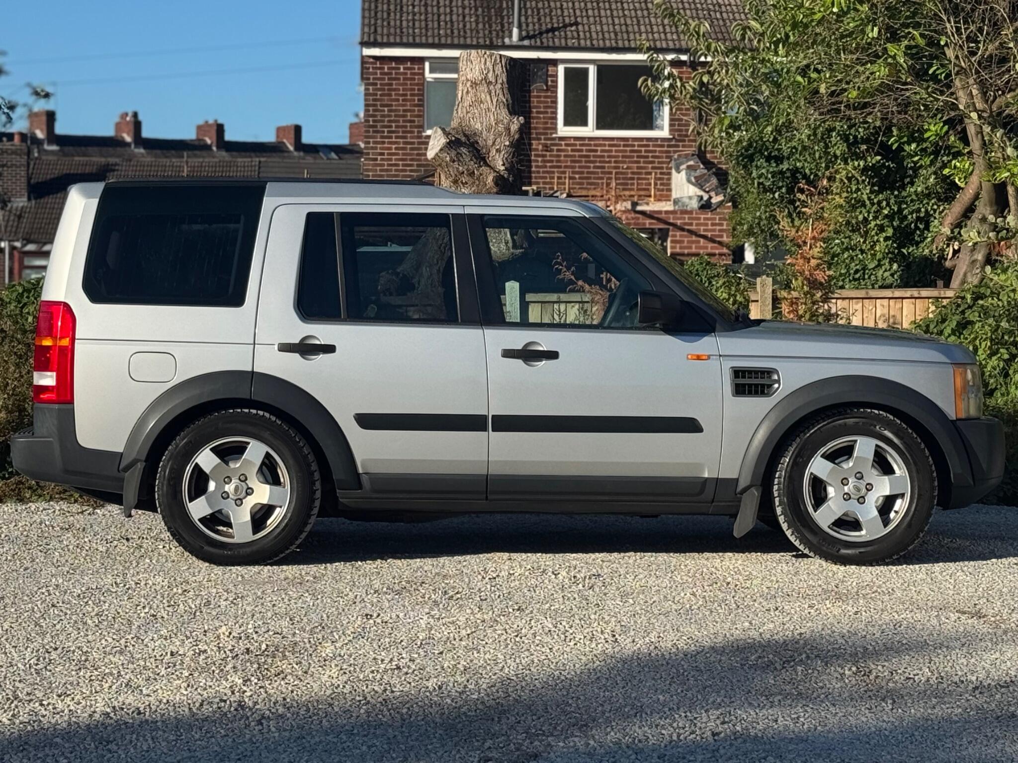 Land Rover Discovery view 11