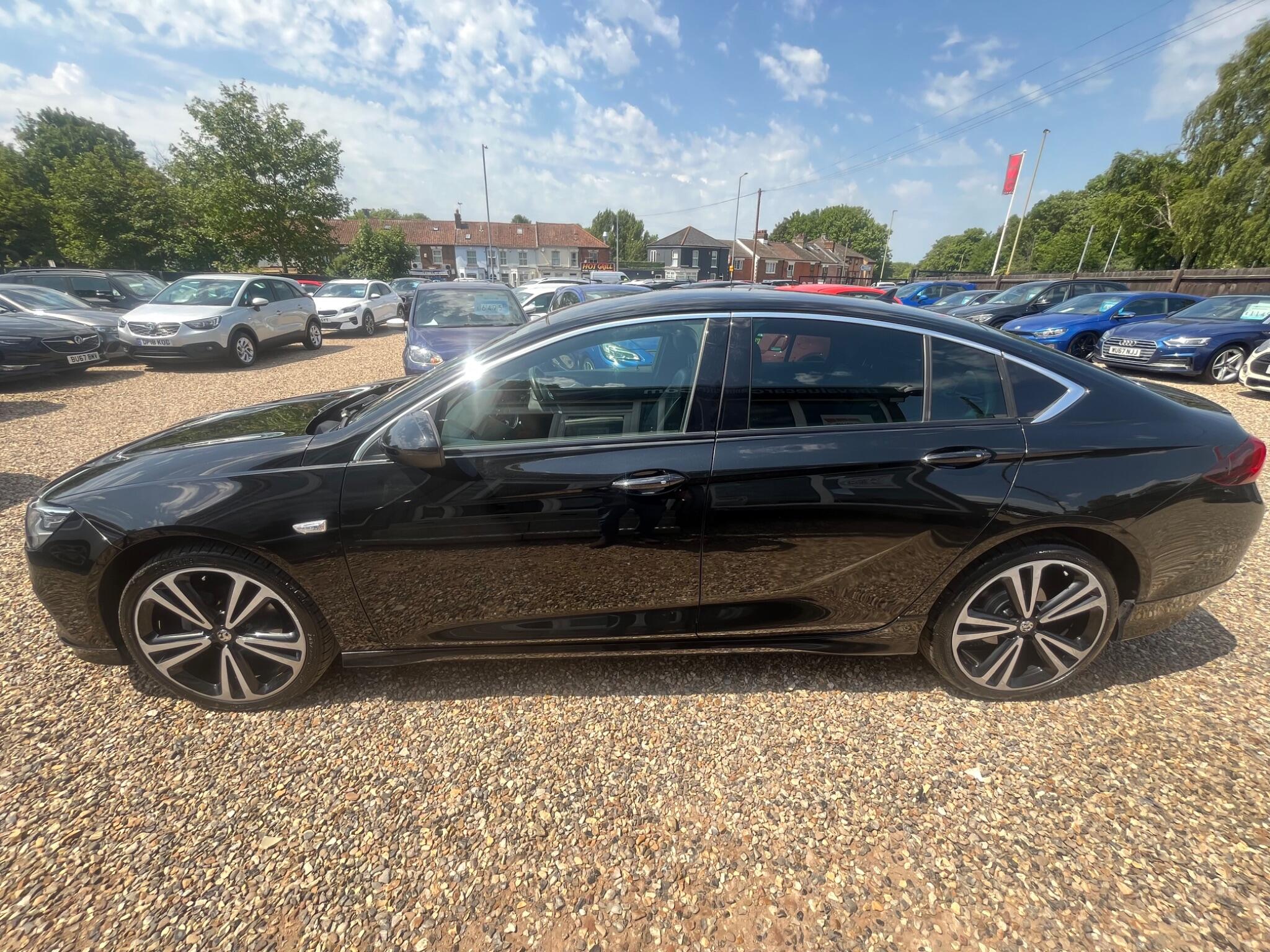 Vauxhall Insignia view 9