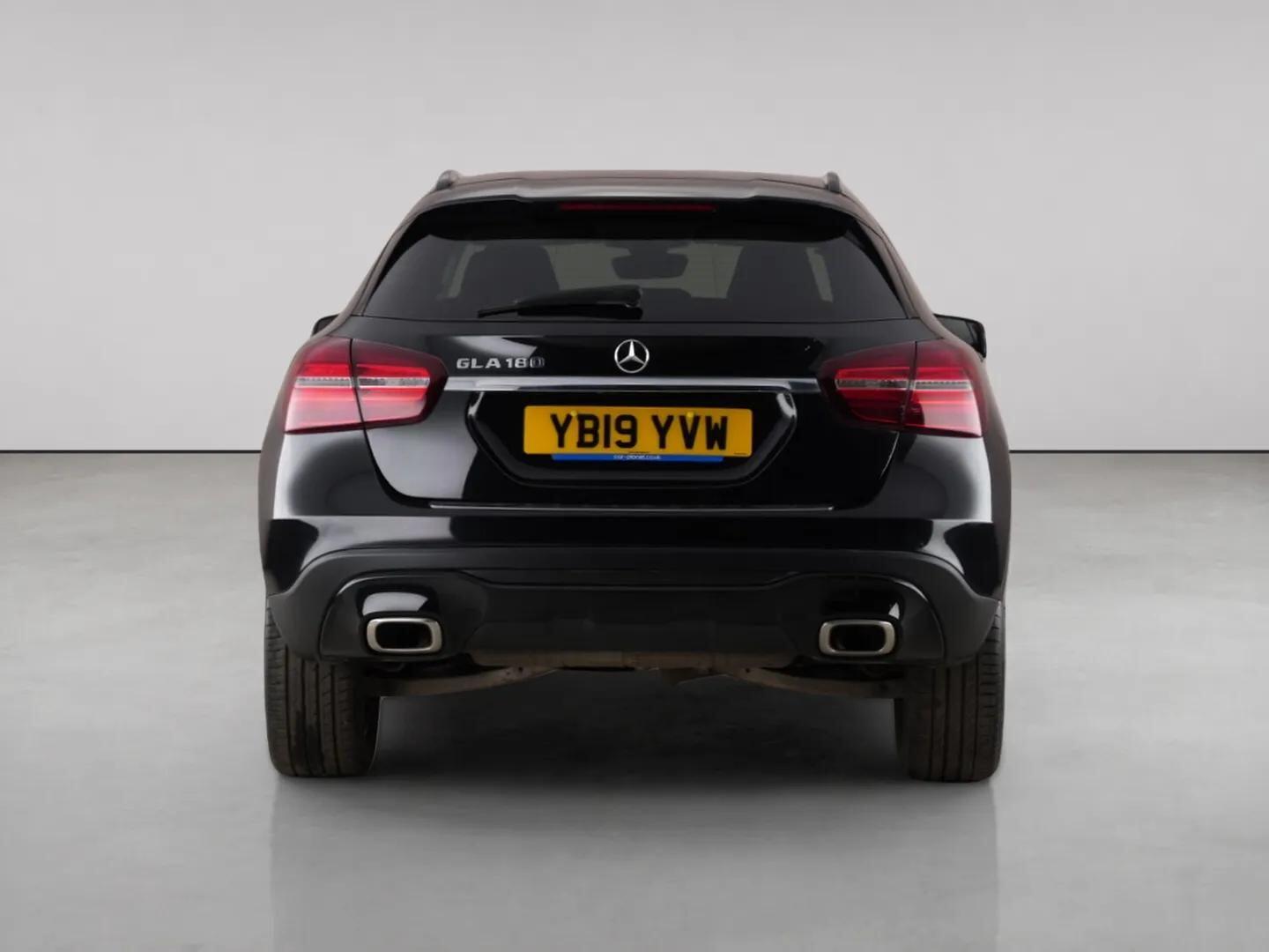Mercedes-Benz GLA view 7