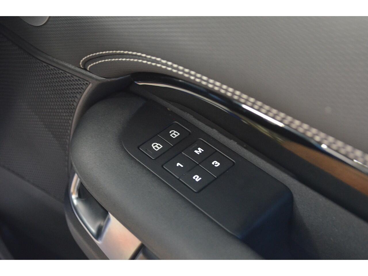 Land Rover Discovery view 39