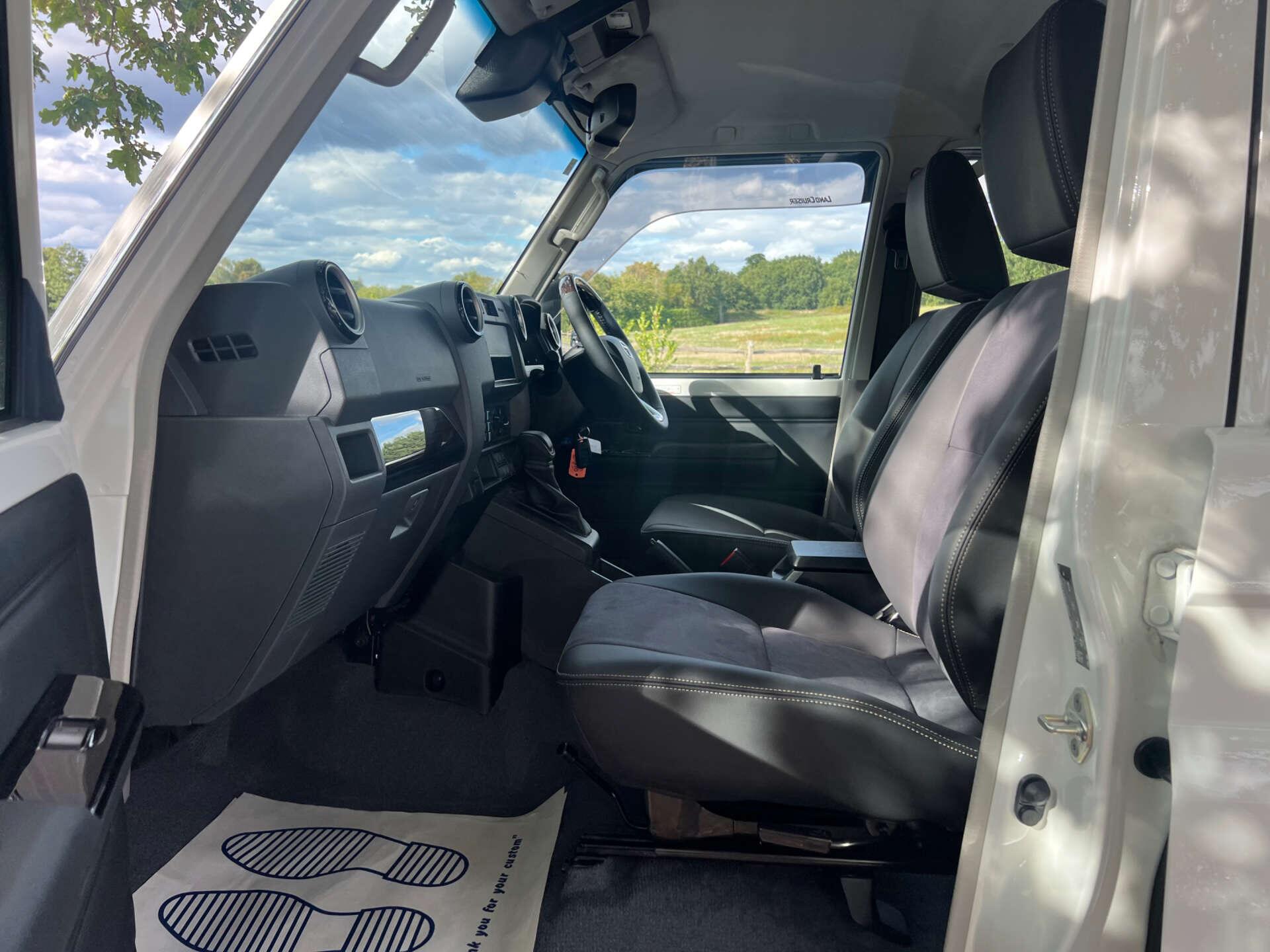 Toyota Land Cruiser view 42