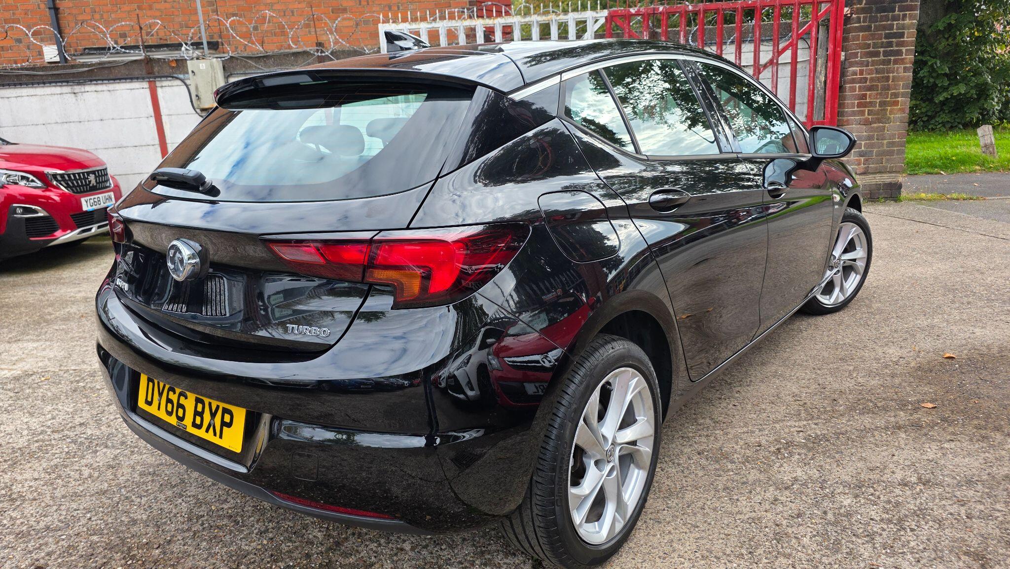 Vauxhall Astra view 7