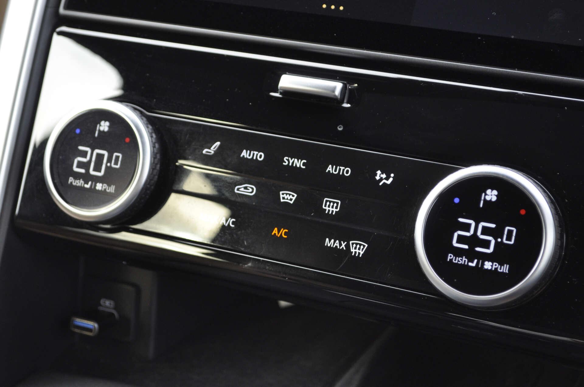 Land Rover Discovery view 32