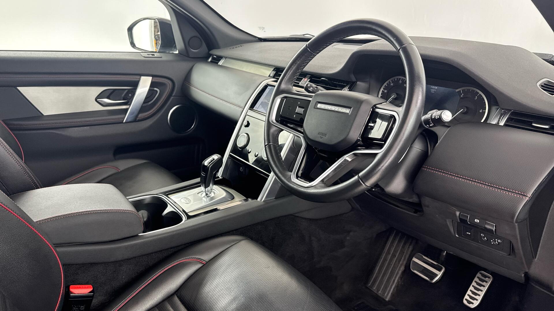Land Rover Discovery Sport view 9