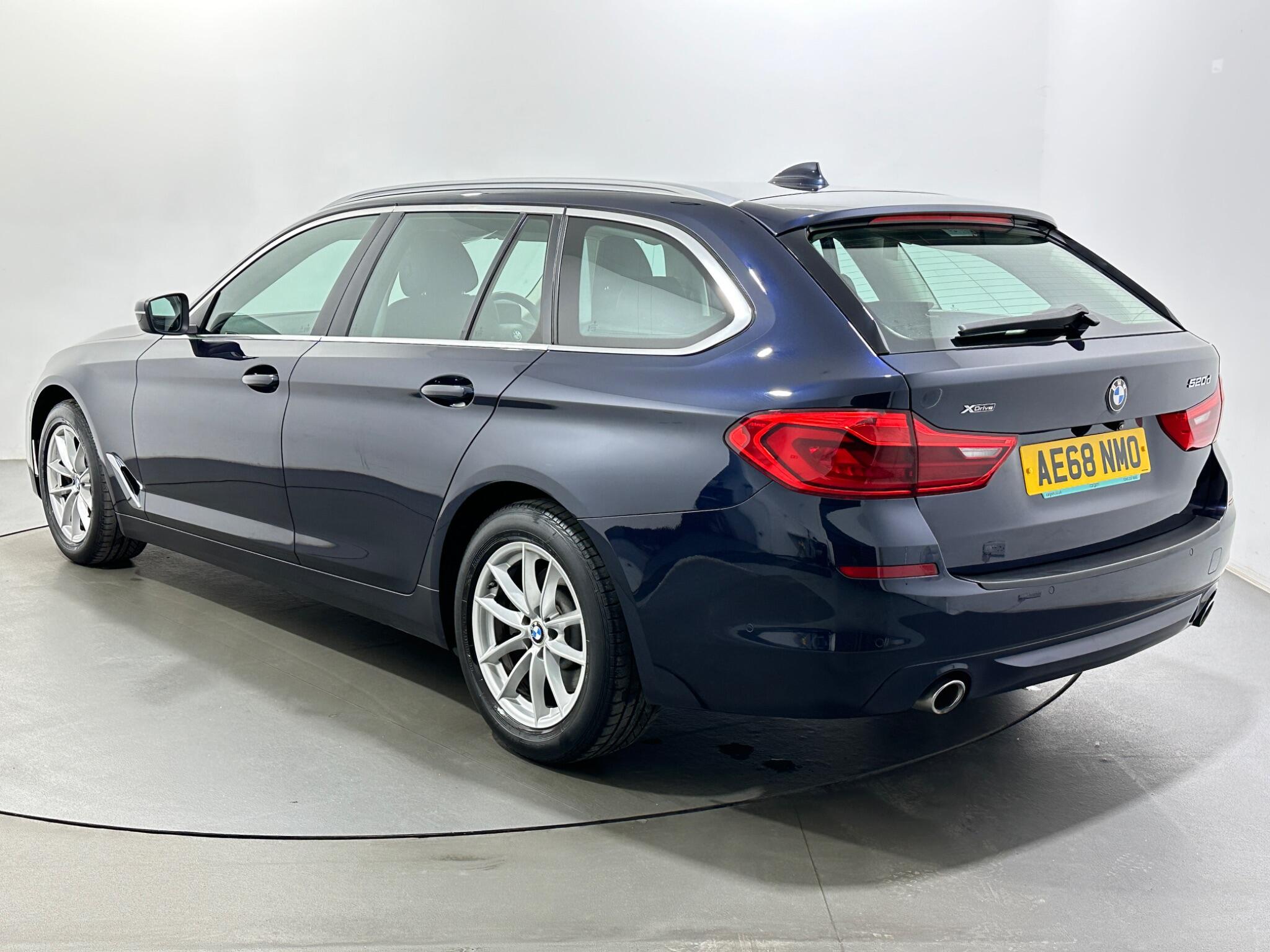 BMW 5 Series view 6