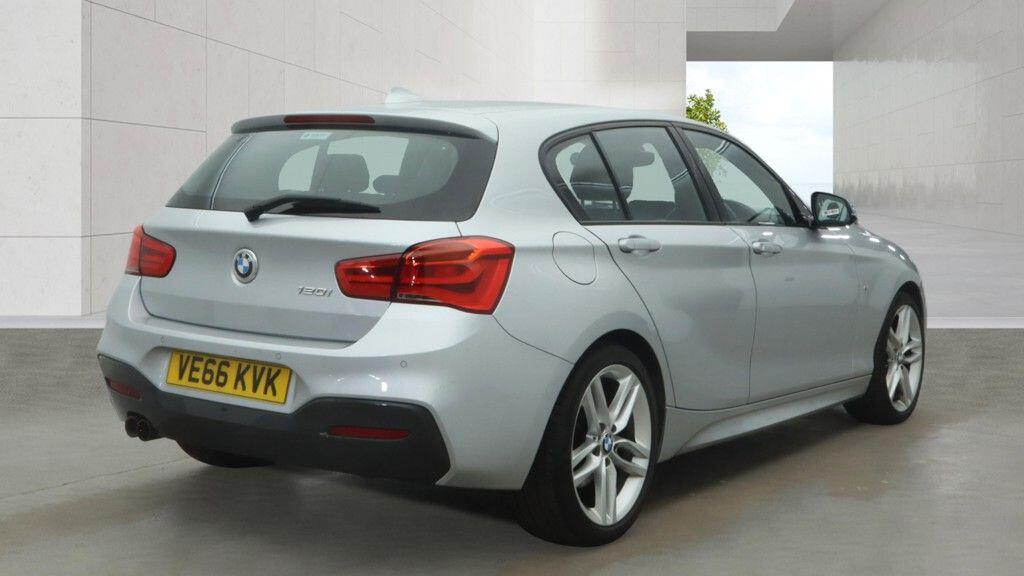 BMW 1 Series view 3