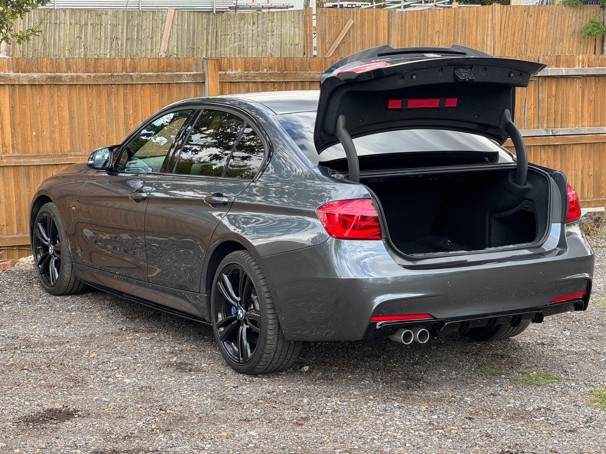 BMW 3 Series view 4