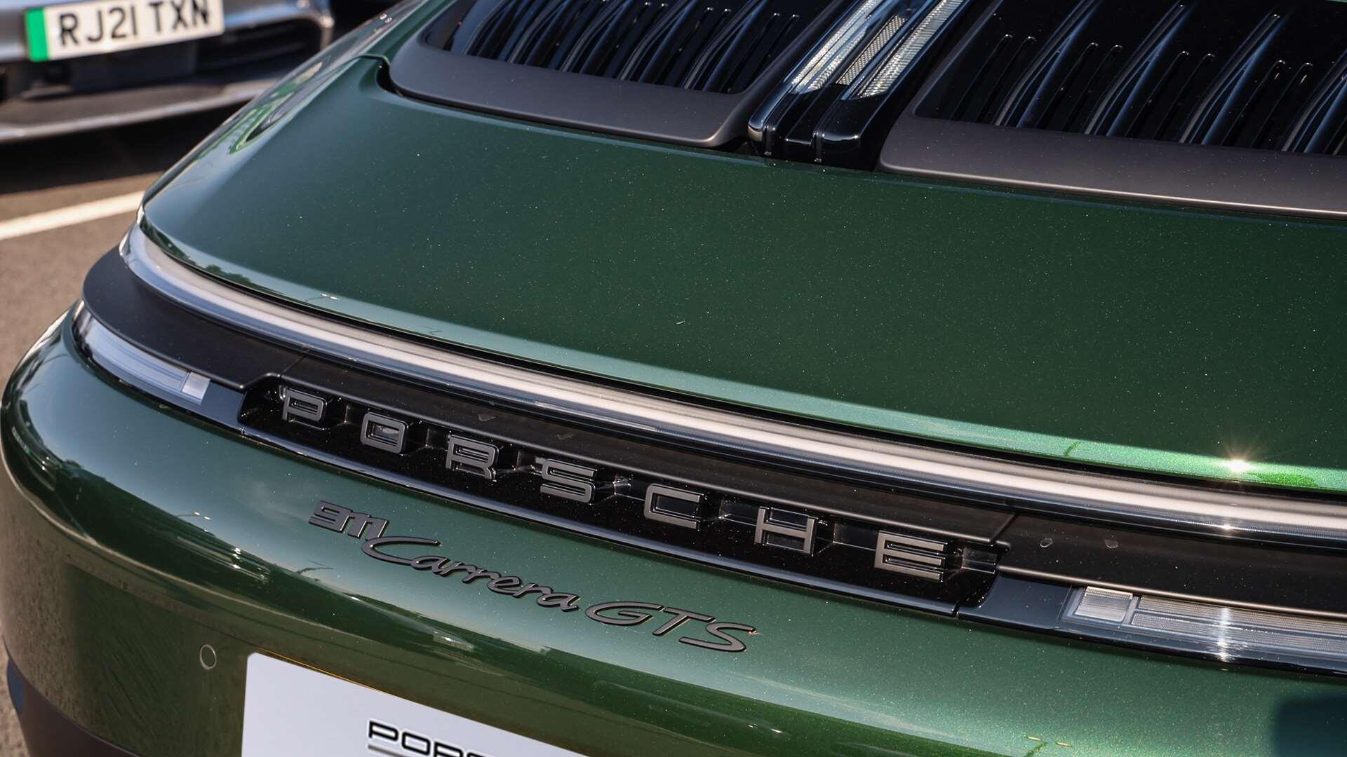 Porsche 911 view 29