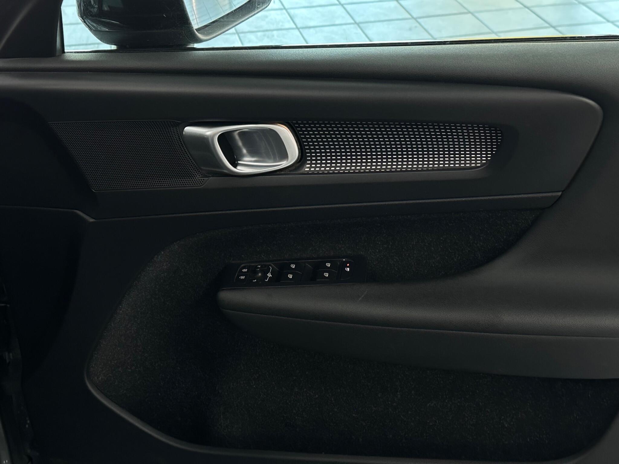 Volvo XC40 view 19