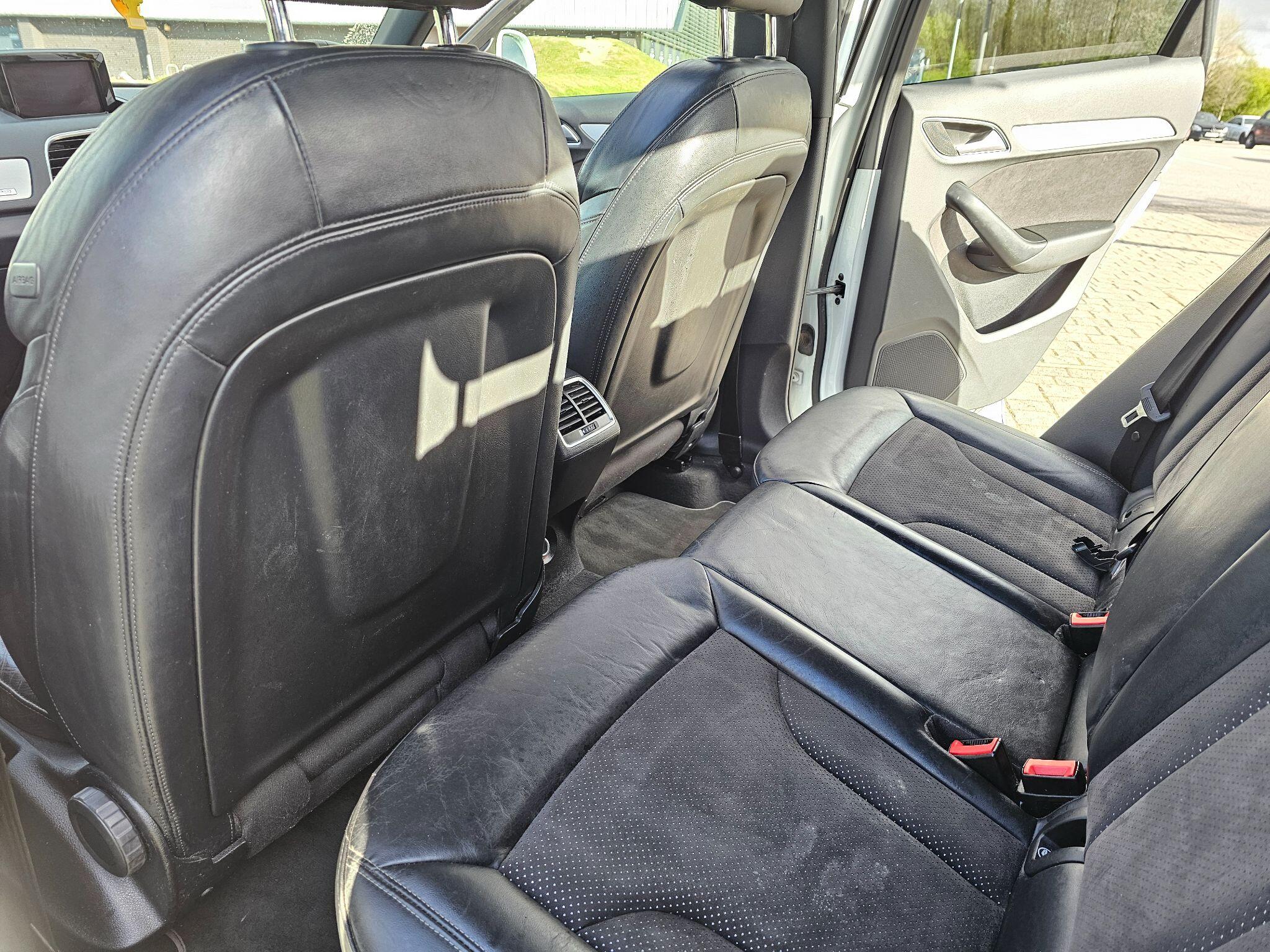 Audi Q3 view 20