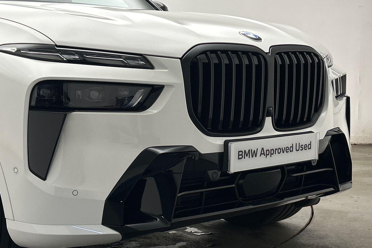 BMW X7 view 32