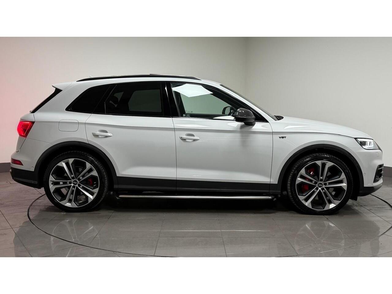 Audi SQ5 view 10